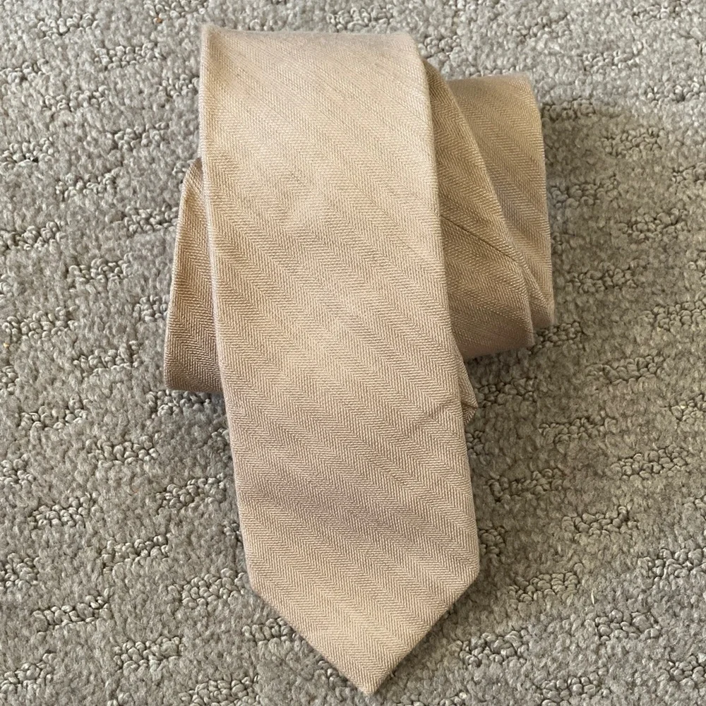 BHLDN x The Tie Bar cream silk & linen neck tie.